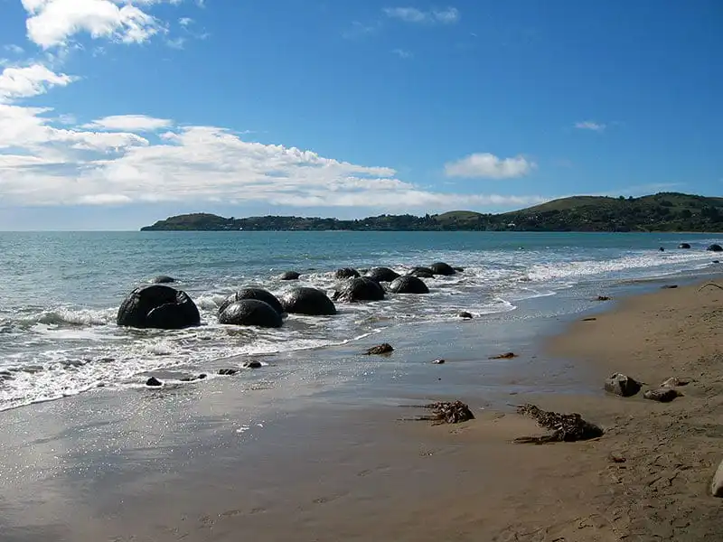 New Zealand Moeraki Boulders - Farm & Leisure Tours